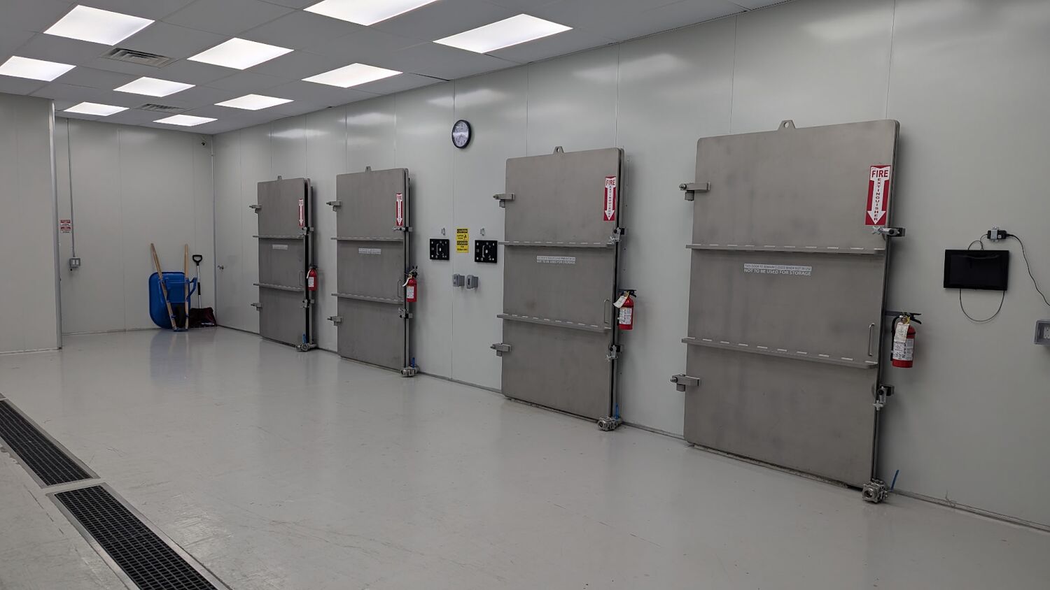 Commercial freeze dryers